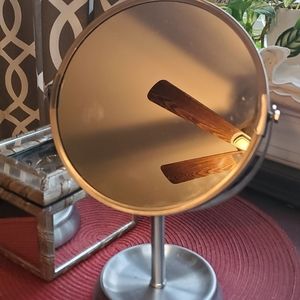 Magnifying Mirror